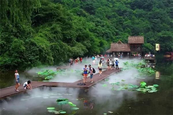 那丹岭上奇秀探幽