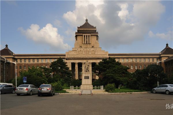 伪满洲国国务院旧址