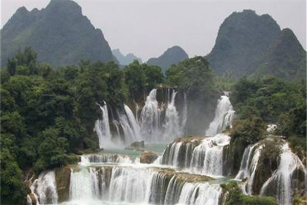 古东森林瀑布