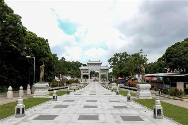 昂坪广场
