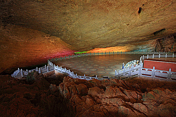 雄师厅