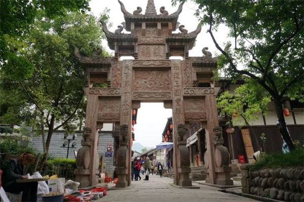 葭萌牌坊