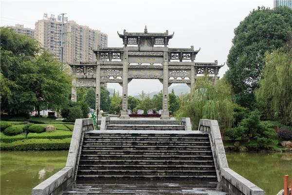 爱莲湖