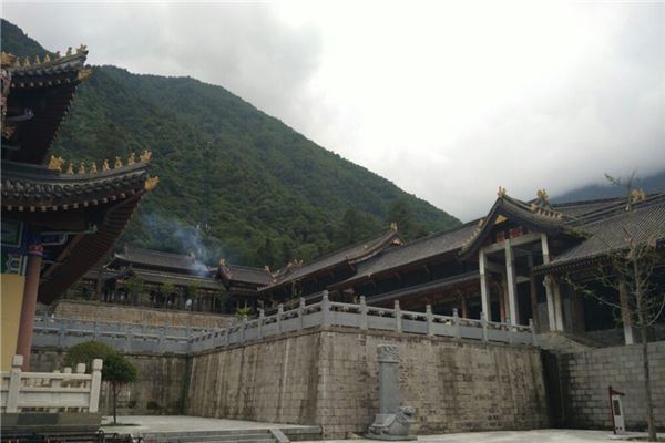 泰安灵山寺